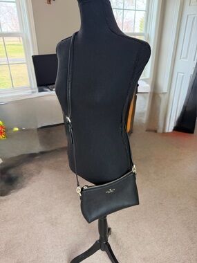 kate spade black pebbled leather zip pouch with gold logo